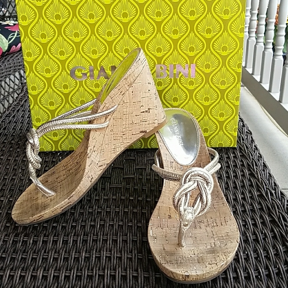 Gianni Bini Gold Fusion Sandals 7.5